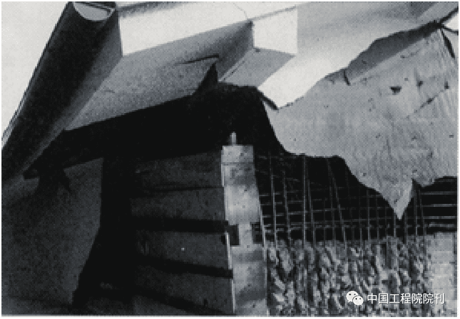 图8 1995年阪神大地震中一座木屋的连接处断裂