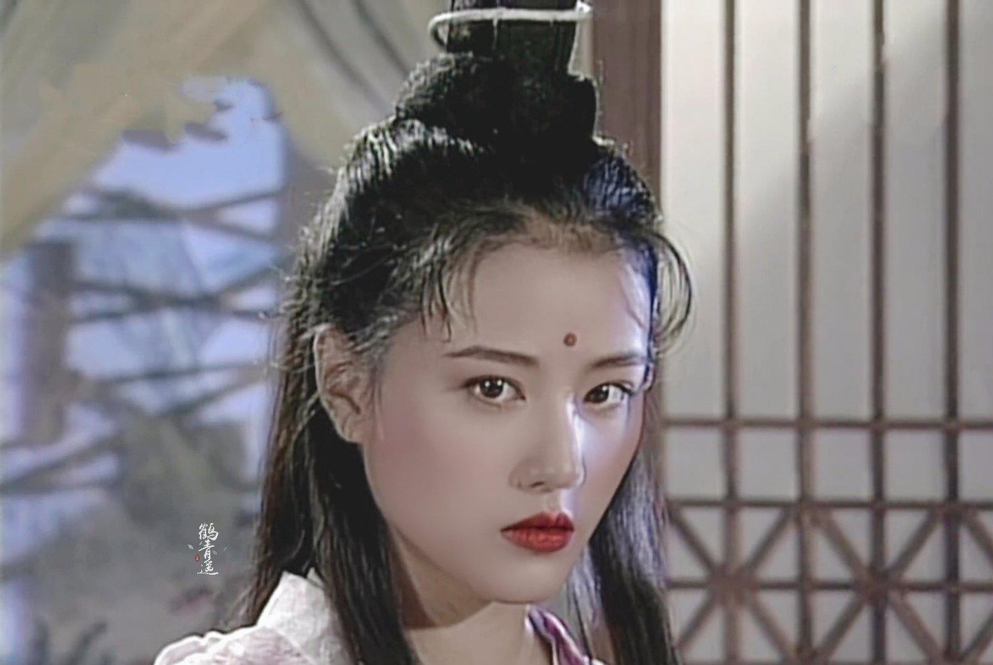 周海媚 