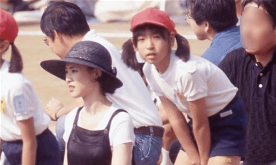 日本最强星二代幼时受欺凌 入圈受白眼 恋爱遭劈腿 英年自杀 葱头胖友圈