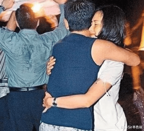 混世魔王杨其龙 被赌王棒打鸳鸯的他 其实并非荒唐只是天生多情 葱头胖友圈