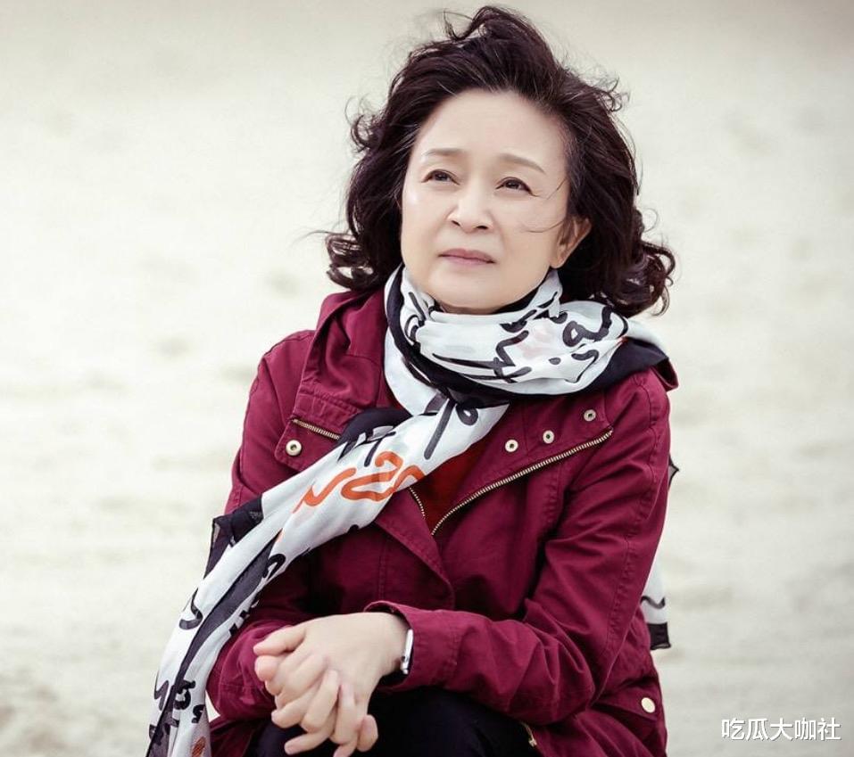 刘莉莉 30岁相亲小4岁的圈外人 最红时赴美产女 64岁再次翻红 葱头胖友圈