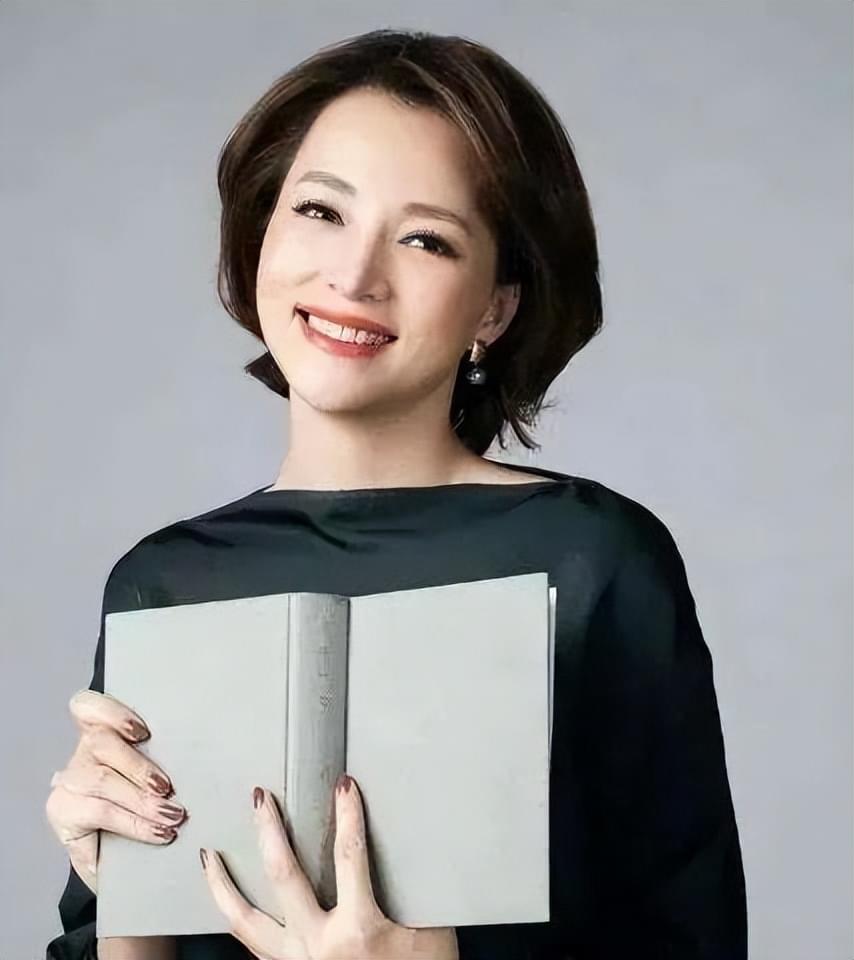 董卿 