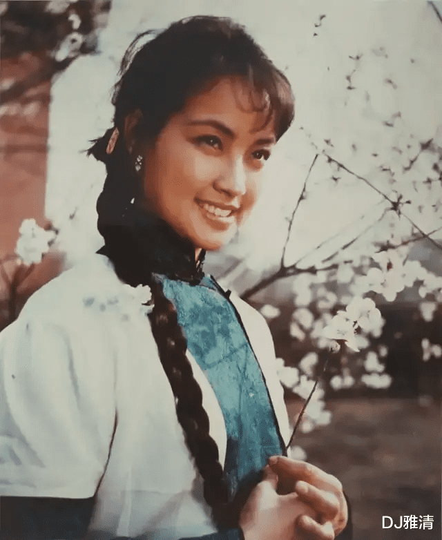 80年代功夫女星今昔照 个个貌美如花身手好 最后一位男装扮相真好看 葱头胖友圈